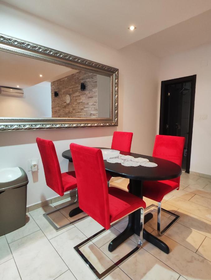 Sea Star Apartment Тиват Экстерьер фото